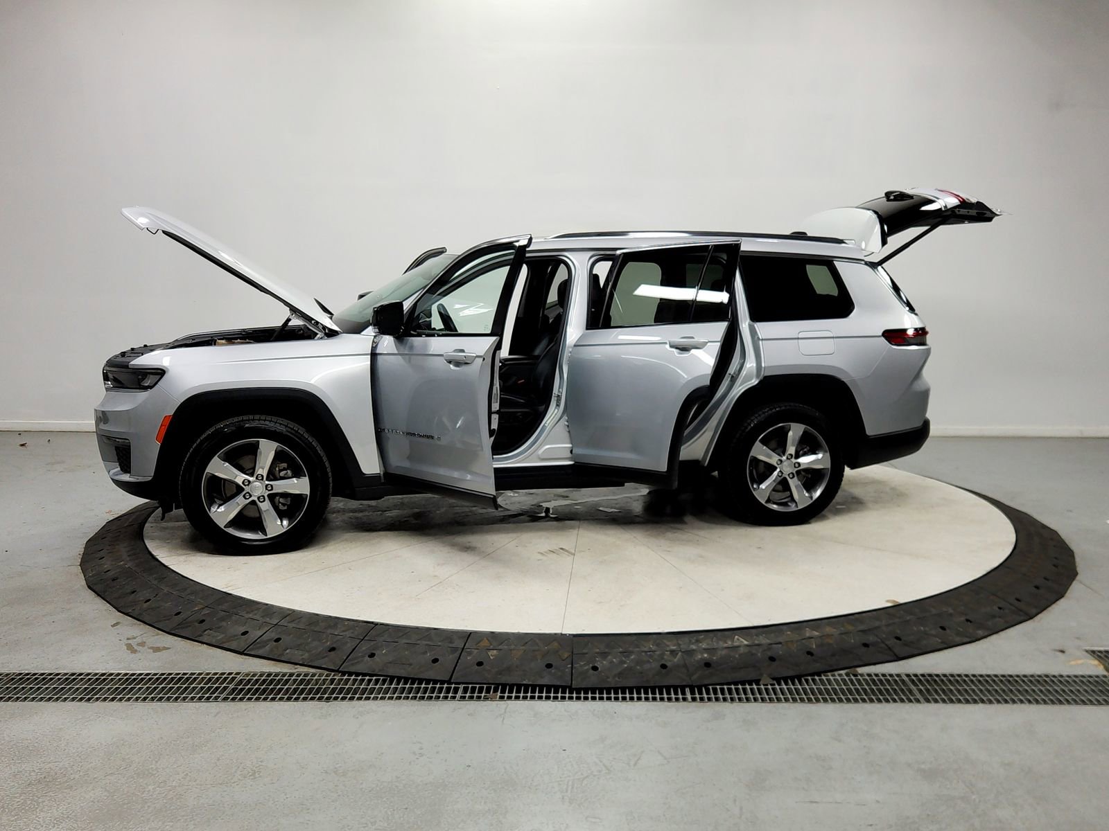Used 2021 Jeep Grand Cherokee L Limited w/ Trailer Tow Group (B) image 12