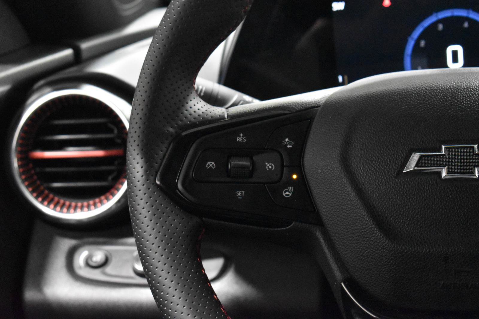 Used 2025 Chevrolet Trax RS image 7