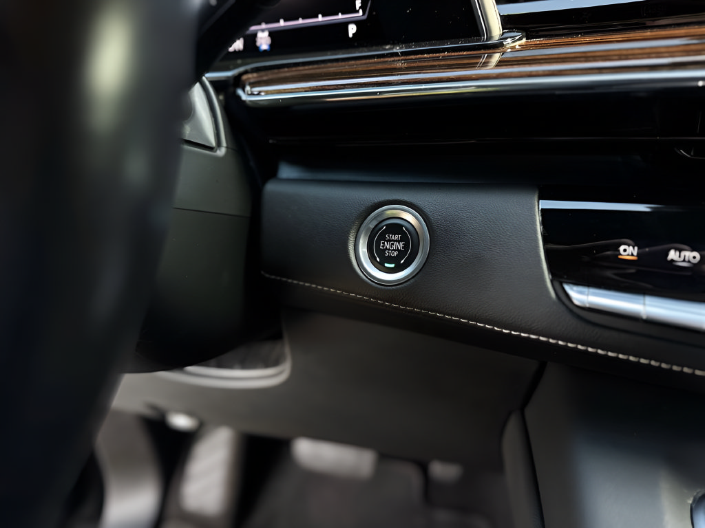 Used 2021 Cadillac Escalade ESV Premium Luxury w/ Driver Assist Tech Package AWD/4WD image 12