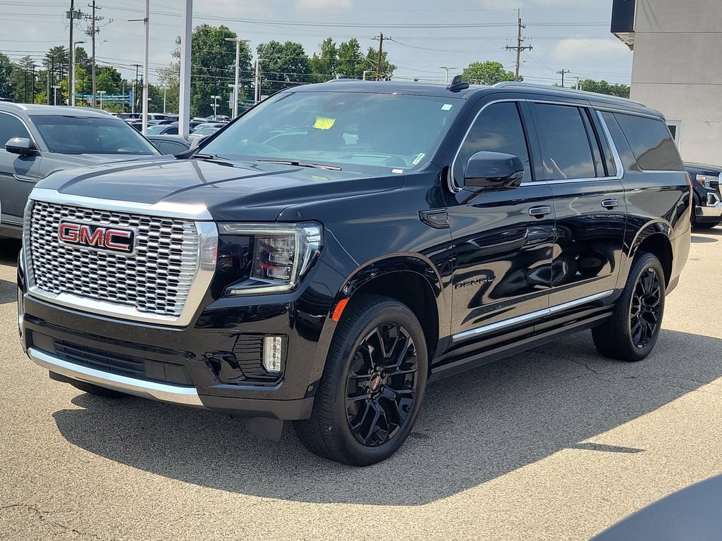 Used 2023 GMC Yukon XL Denali w/ Denali Reserve Package AWD/4WD image 2