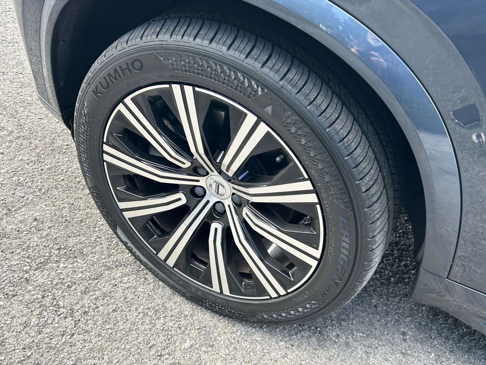 Certified 2024 Volvo XC90 B6 Core w/ Protection Package Premier image 9