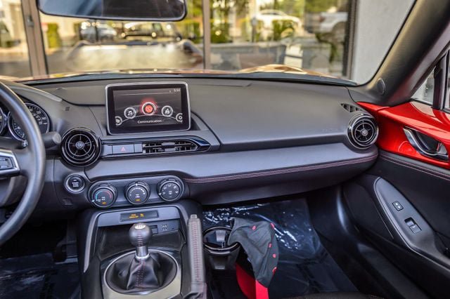 Used 2016 MAZDA MX-5 Miata Club RWD image 38