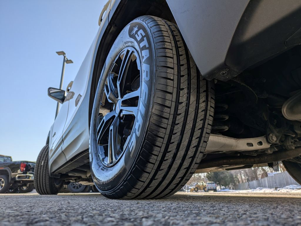 Used 2023 GMC Terrain AT4 image 38