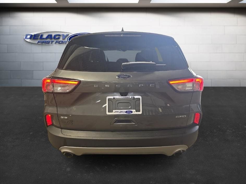Used 2022 Ford Escape SE image 4