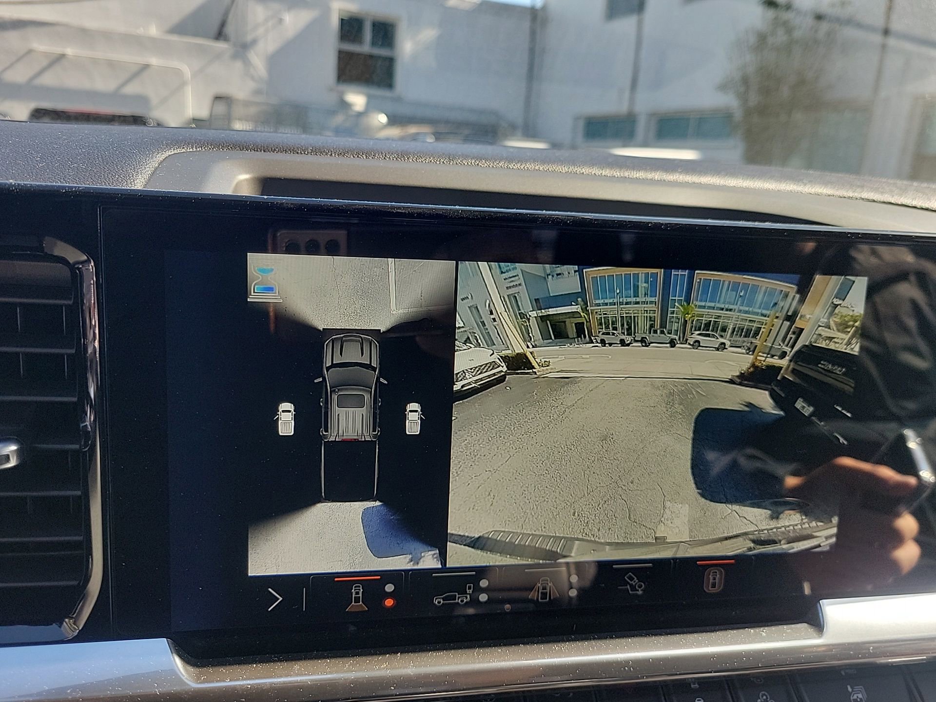 Used 2024 Chevrolet Silverado 1500 LT Trail Boss w/ LT Trail Boss Premium Package image 32