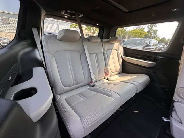 Used 2025 Jeep Wagoneer Series III w/ Premium Group I AWD/4WD image 33