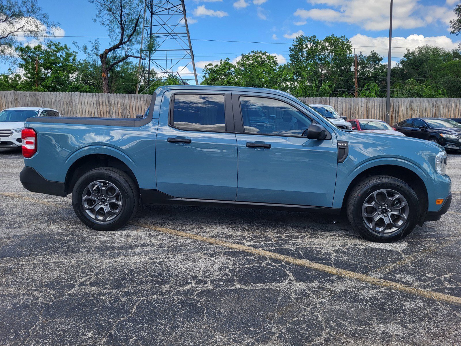 Used 2023 Ford Maverick XLT FWD image 2