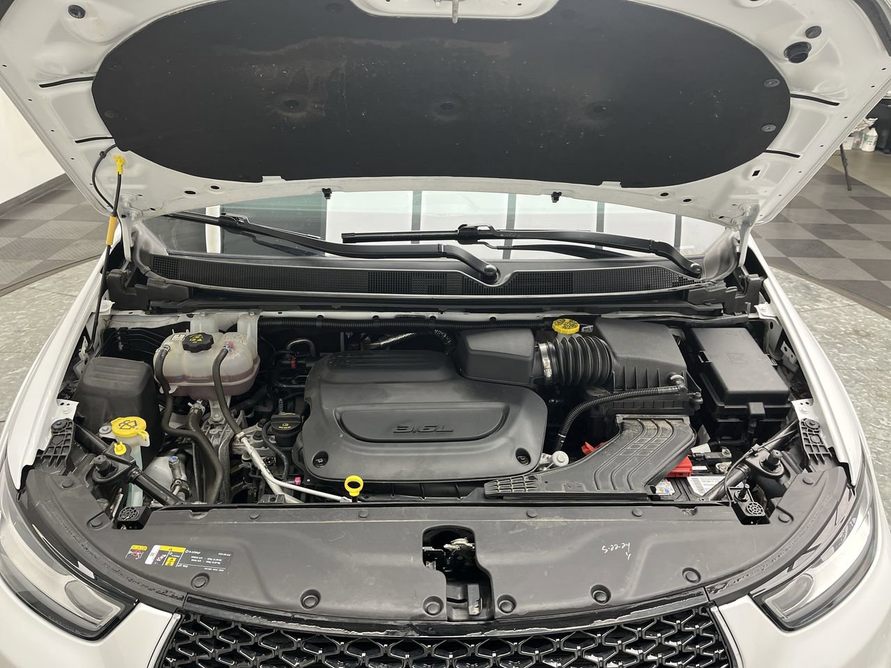Used 2024 Chrysler Pacifica Touring-L FWD image 28