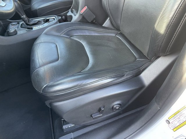 Used 2019 Jeep Cherokee Limited image 14