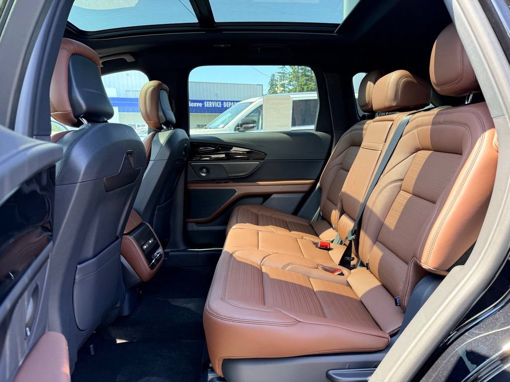 New 2026 Lincoln Nautilus Reserve w/ Jet Appearance Package AWD/4WD image 11