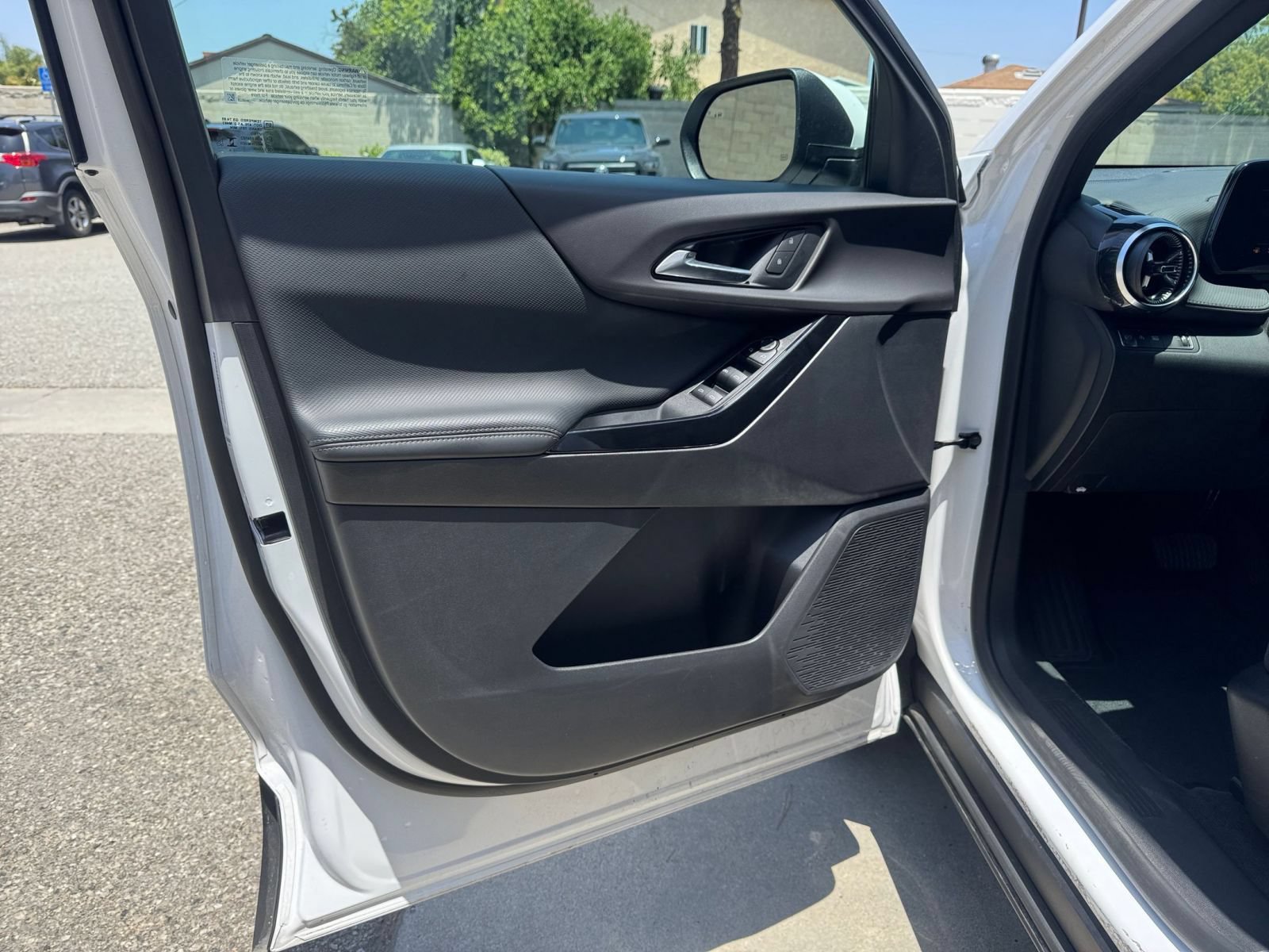 Used 2025 Chevrolet Equinox LT FWD image 18
