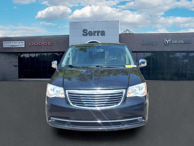 Used 2013 Chrysler Town & Country Touring-L w/ Driver Convenience Group FWD image 2