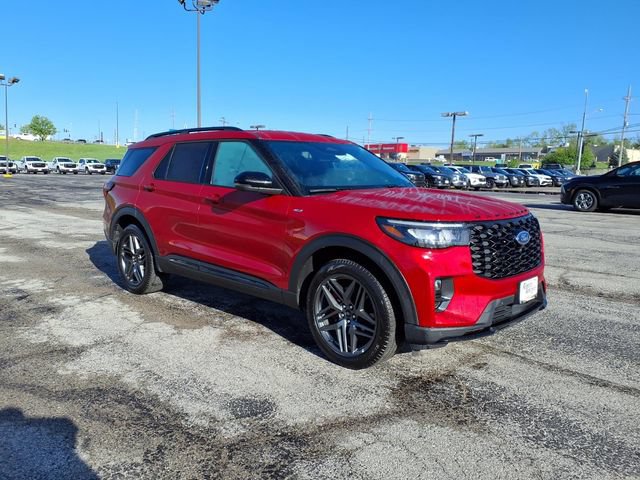 Used 2025 Ford Explorer ST-Line w/ ST-Line Street Pack AWD/4WD image 8