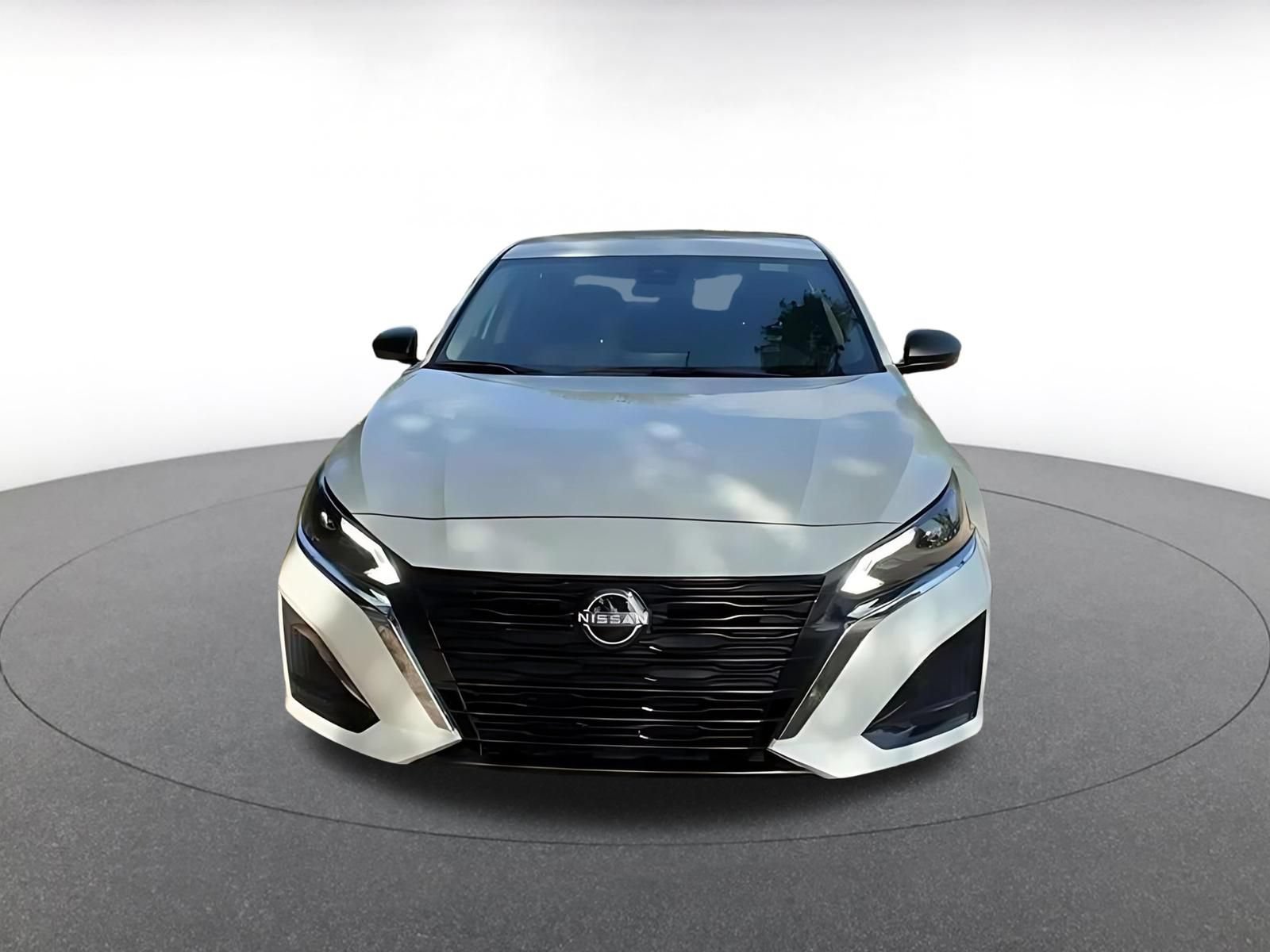 Used 2025 Nissan Altima 2.5 SV FWD image 3