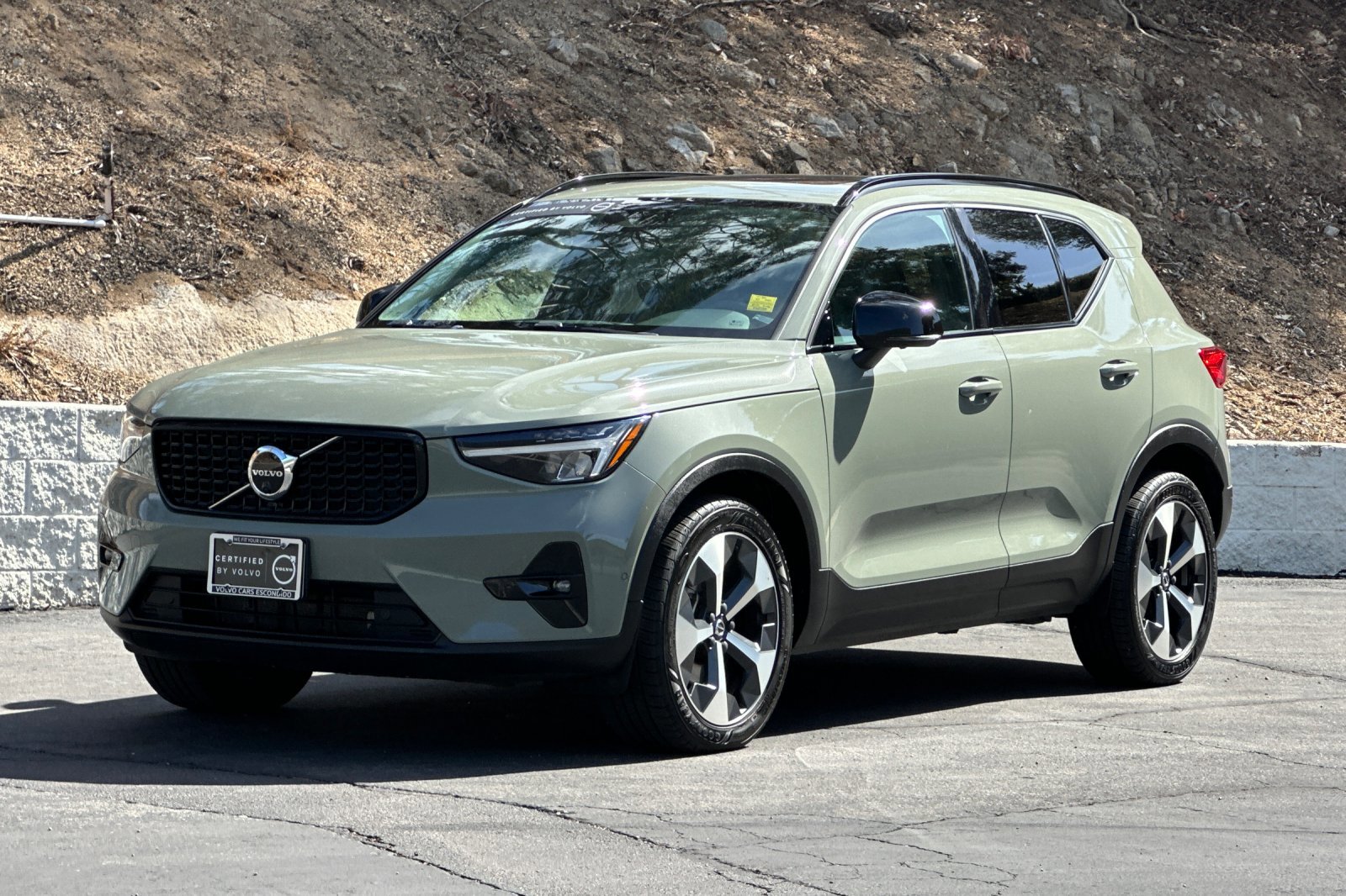 Used 2023 Volvo XC40 B4 Ultimate FWD image 8