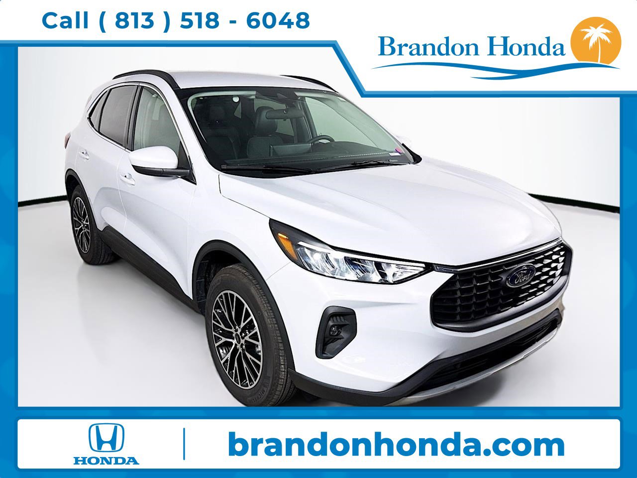 Used 2025 Ford Escape SE w/ Class II Trailer Tow Package image 1