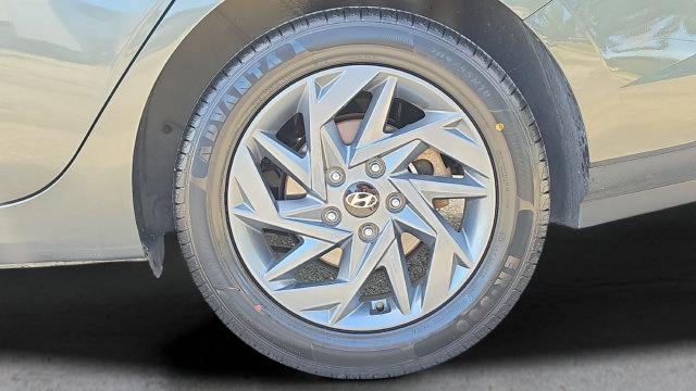 Used 2024 Hyundai Elantra SEL FWD image 46