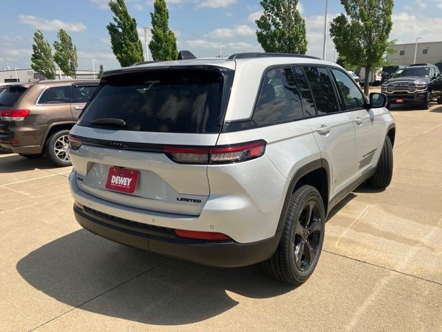 Used 2023 Jeep Grand Cherokee Limited w/ Black Appearance Package AWD/4WD image 6