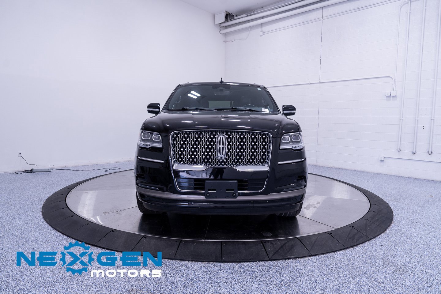 Used 2022 Lincoln Navigator Reserve image 4