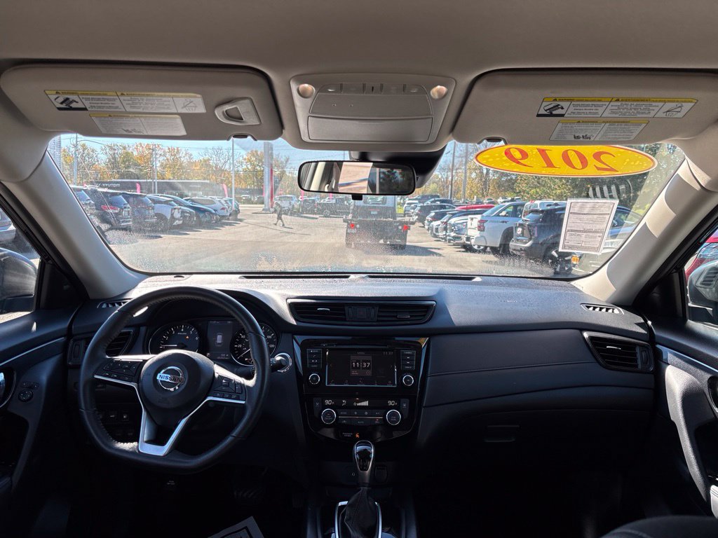 Used 2019 Nissan Rogue SV AWD/4WD image 15