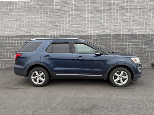 Used 2017 Ford Explorer XLT w/ Equipment Group 202A image 5