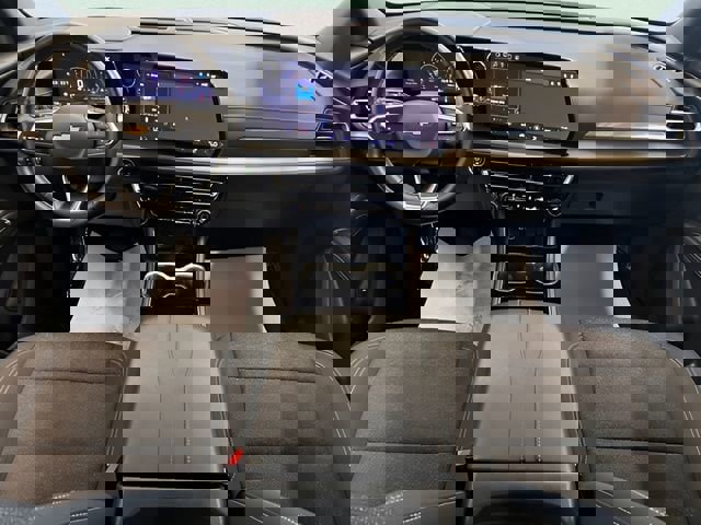 Used 2025 Chevrolet Traverse LT image 18