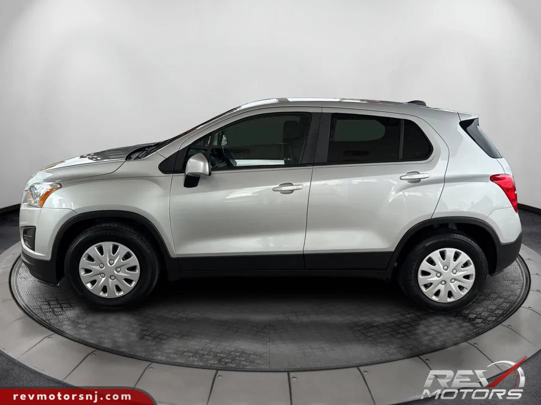 Used 2016 Chevrolet Trax LS FWD image 2