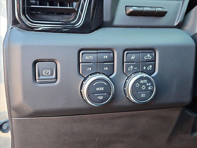 Used 2024 GMC Sierra 2500 AT4 w/ AT4 Premium Plus Package AWD/4WD image 19