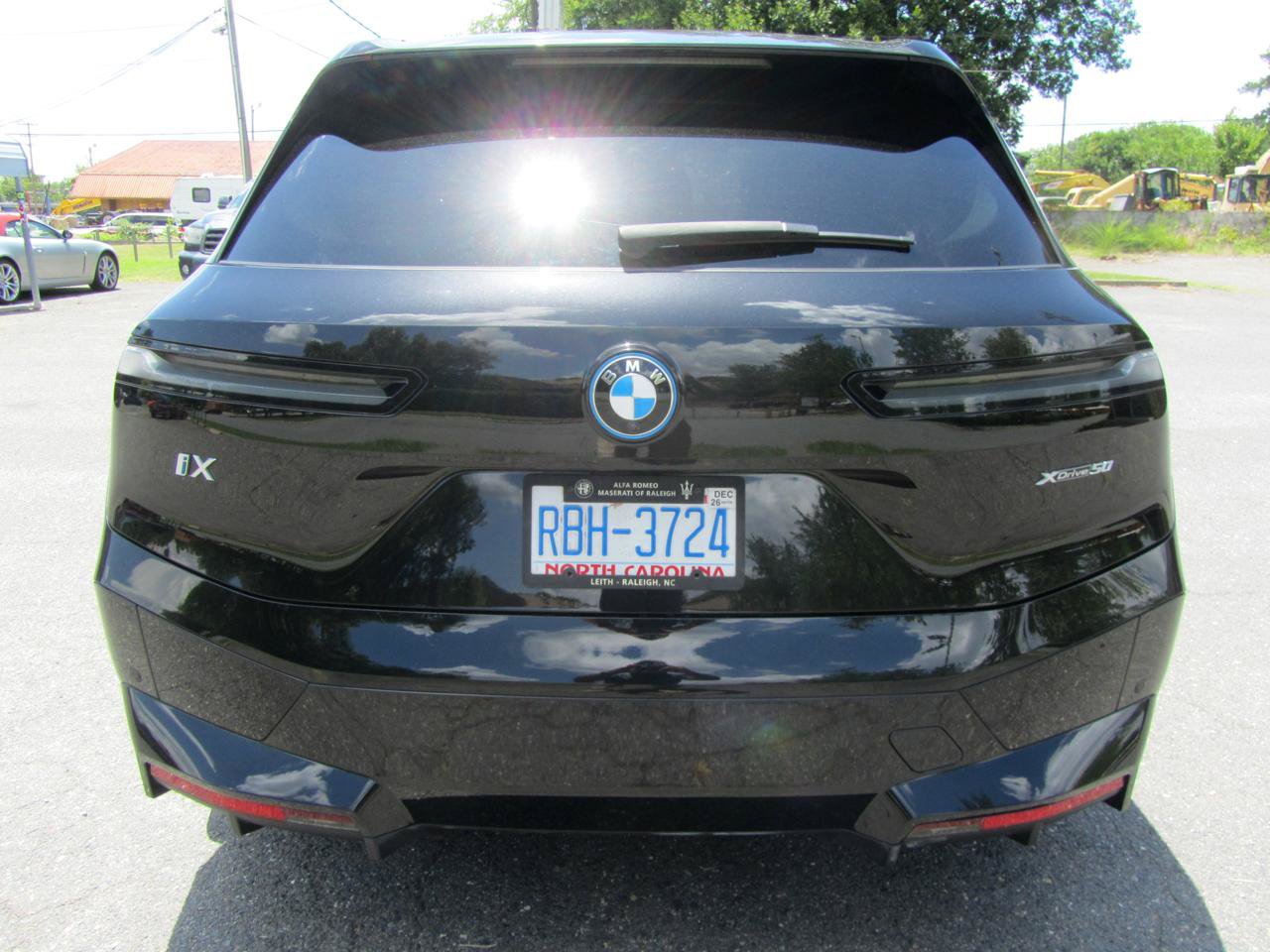 Used 2024 BMW iX xDrive50 w/ Sport Package AWD/4WD image 9