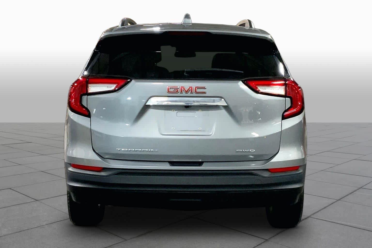 Used 2024 GMC Terrain SLE w/ Driver Convenience Package AWD/4WD image 5