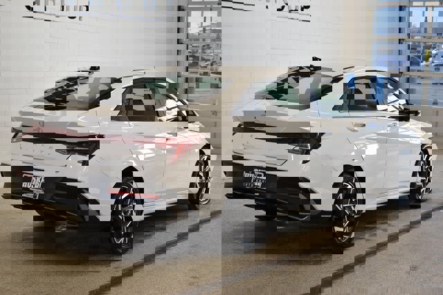 Used 2025 Hyundai Elantra SEL image 4