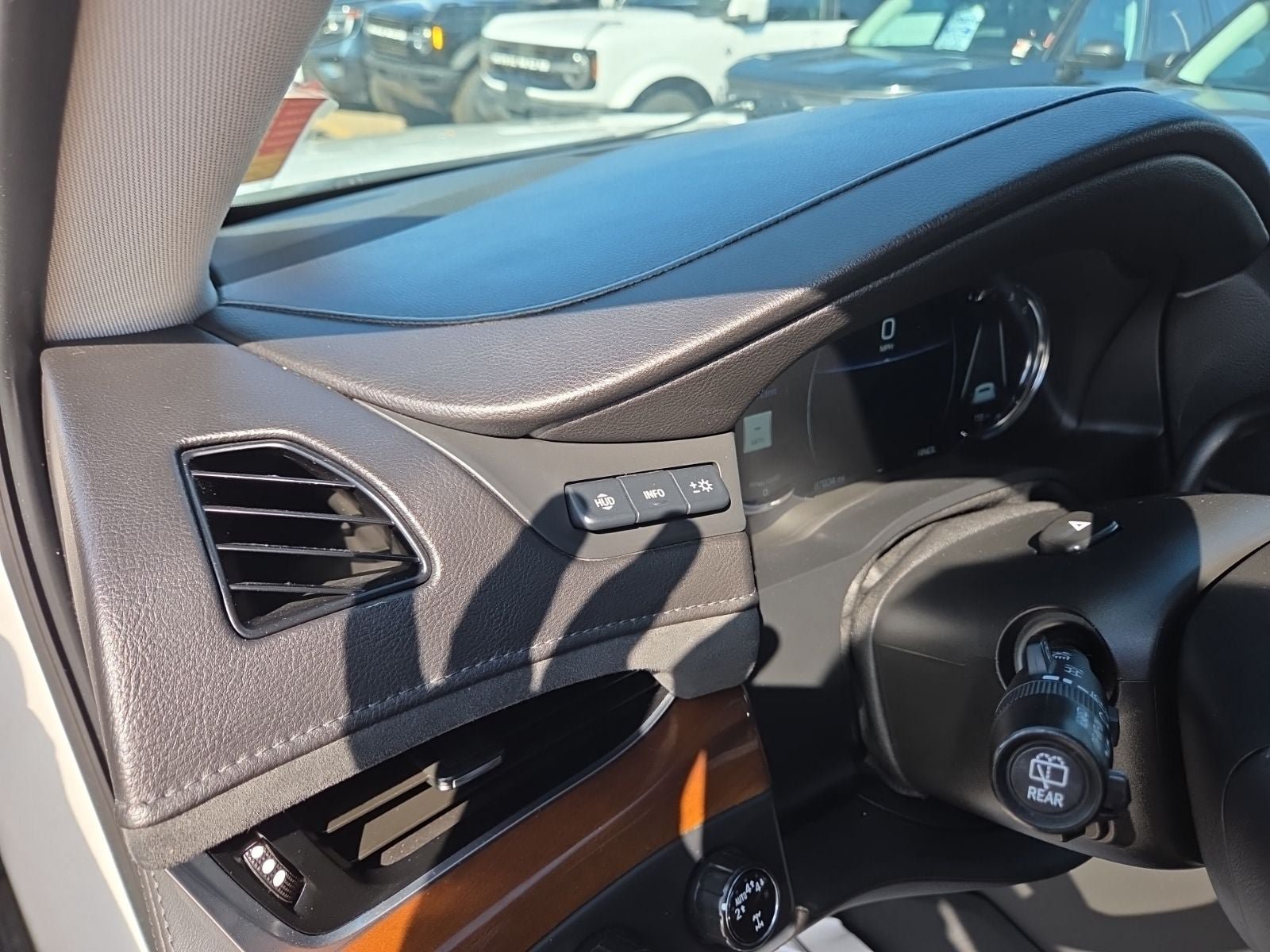Used 2020 Cadillac Escalade ESV Premium Luxury AWD/4WD image 31