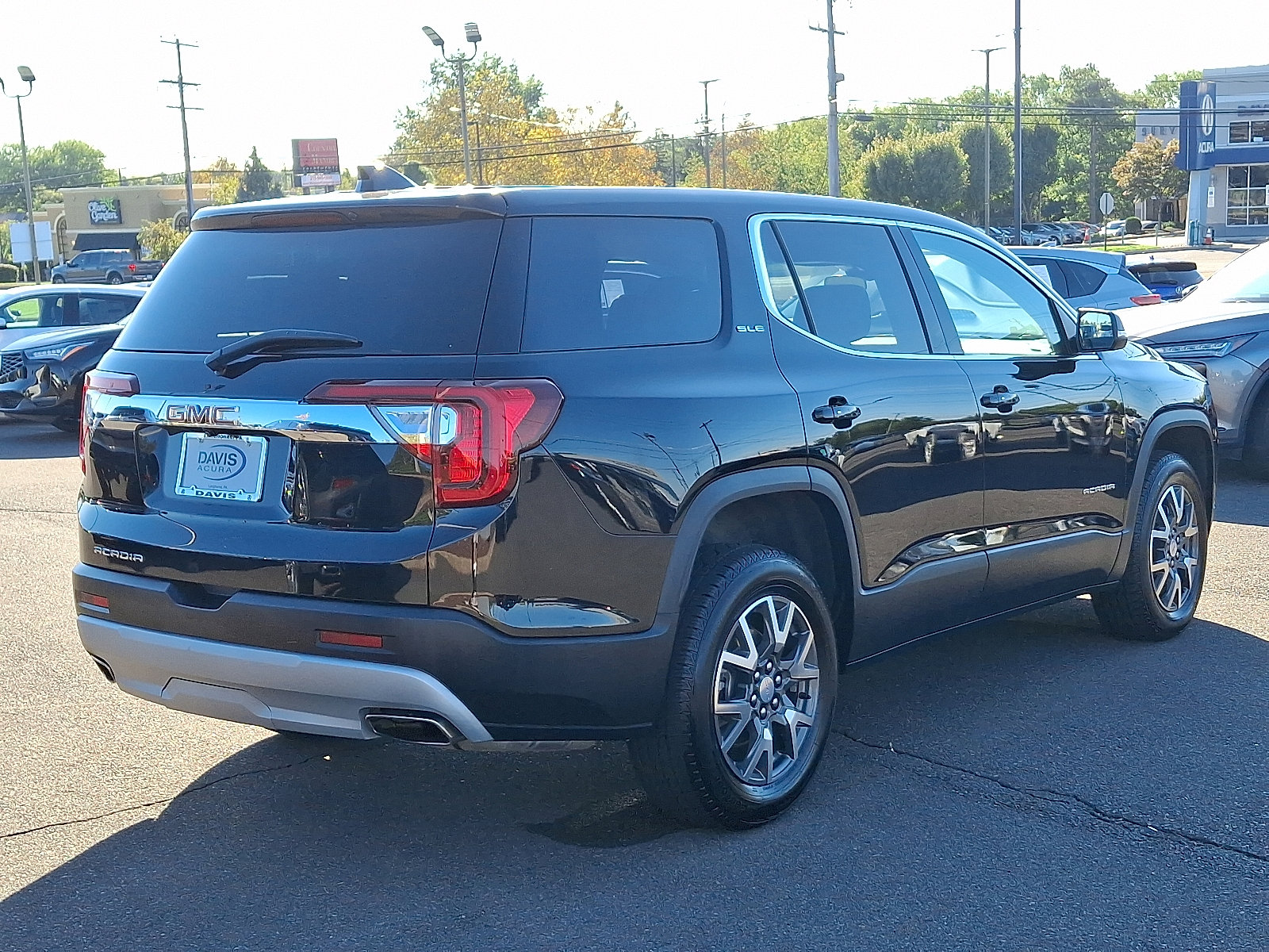 Used 2023 GMC Acadia SLE image 4