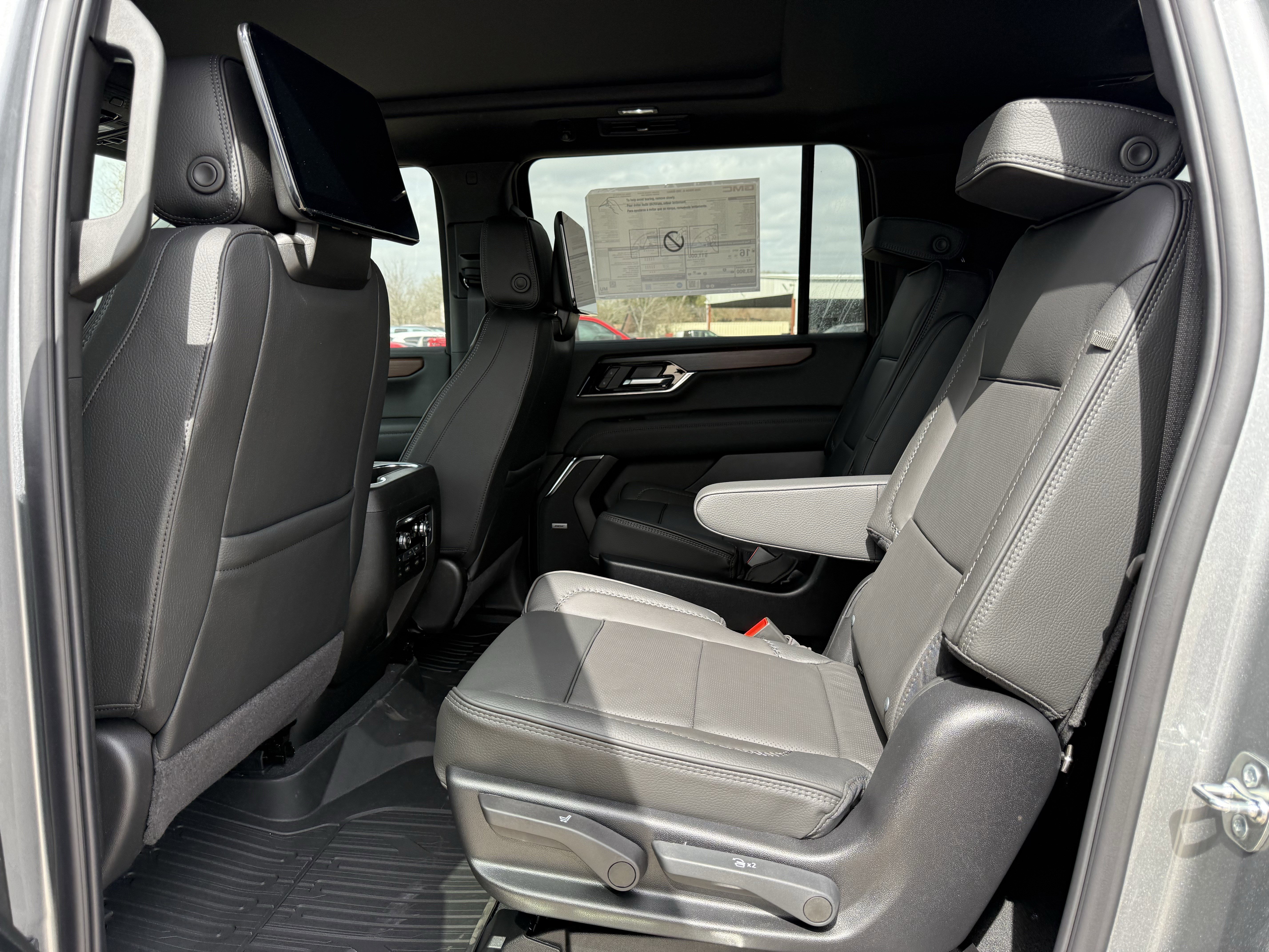 New 2026 GMC Yukon XL Denali w/ Denali Reserve Package image 22