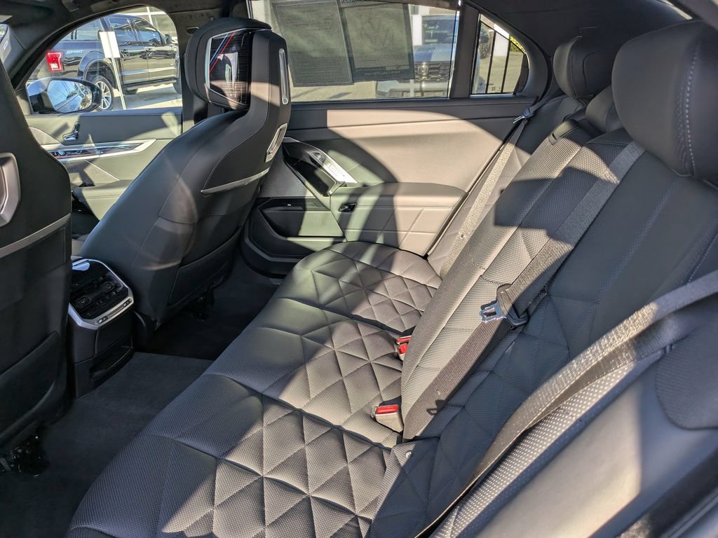 Used 2023 BMW 740i RWD image 16