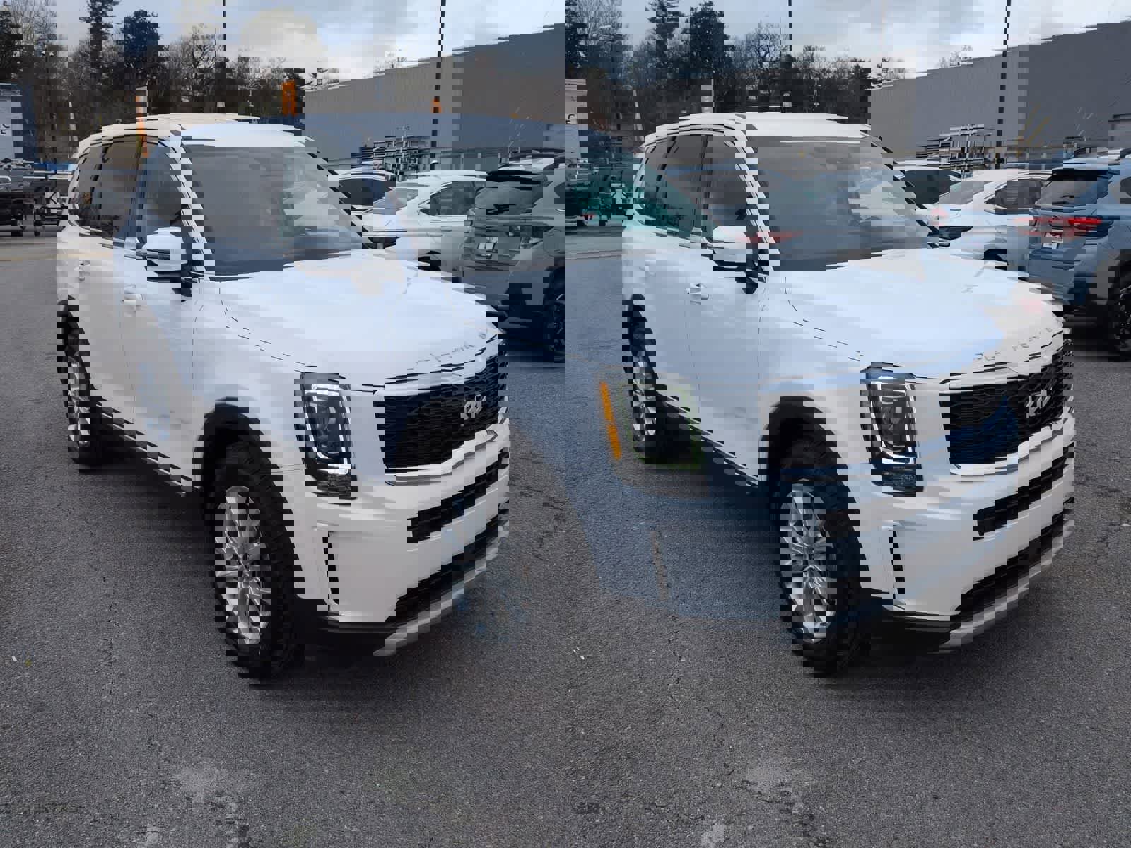 Used 2022 Kia Telluride LX image 2