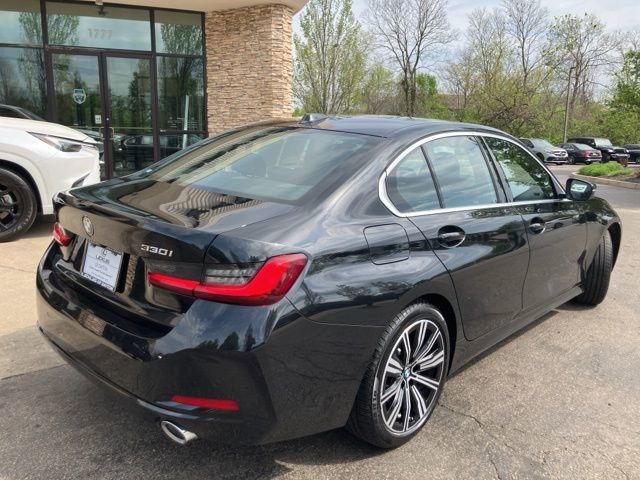 Used 2025 BMW 330i xDrive Sedan w/ Convenience Package AWD/4WD image 3