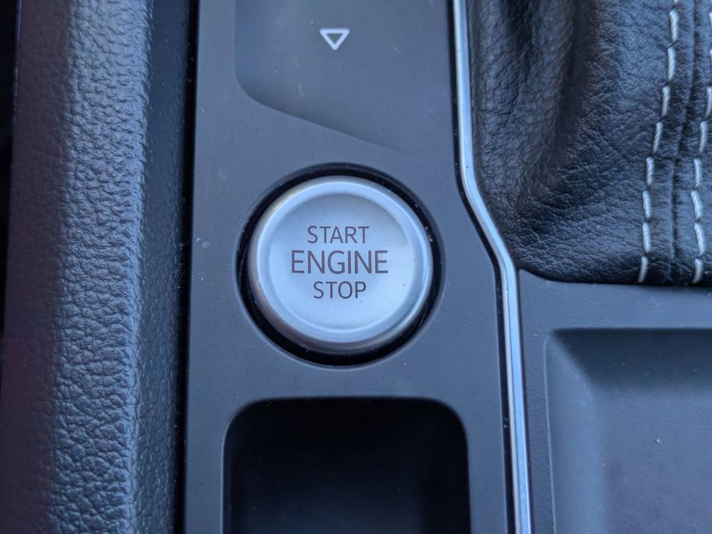 Certified 2022 Volkswagen Atlas Cross Sport SE image 36