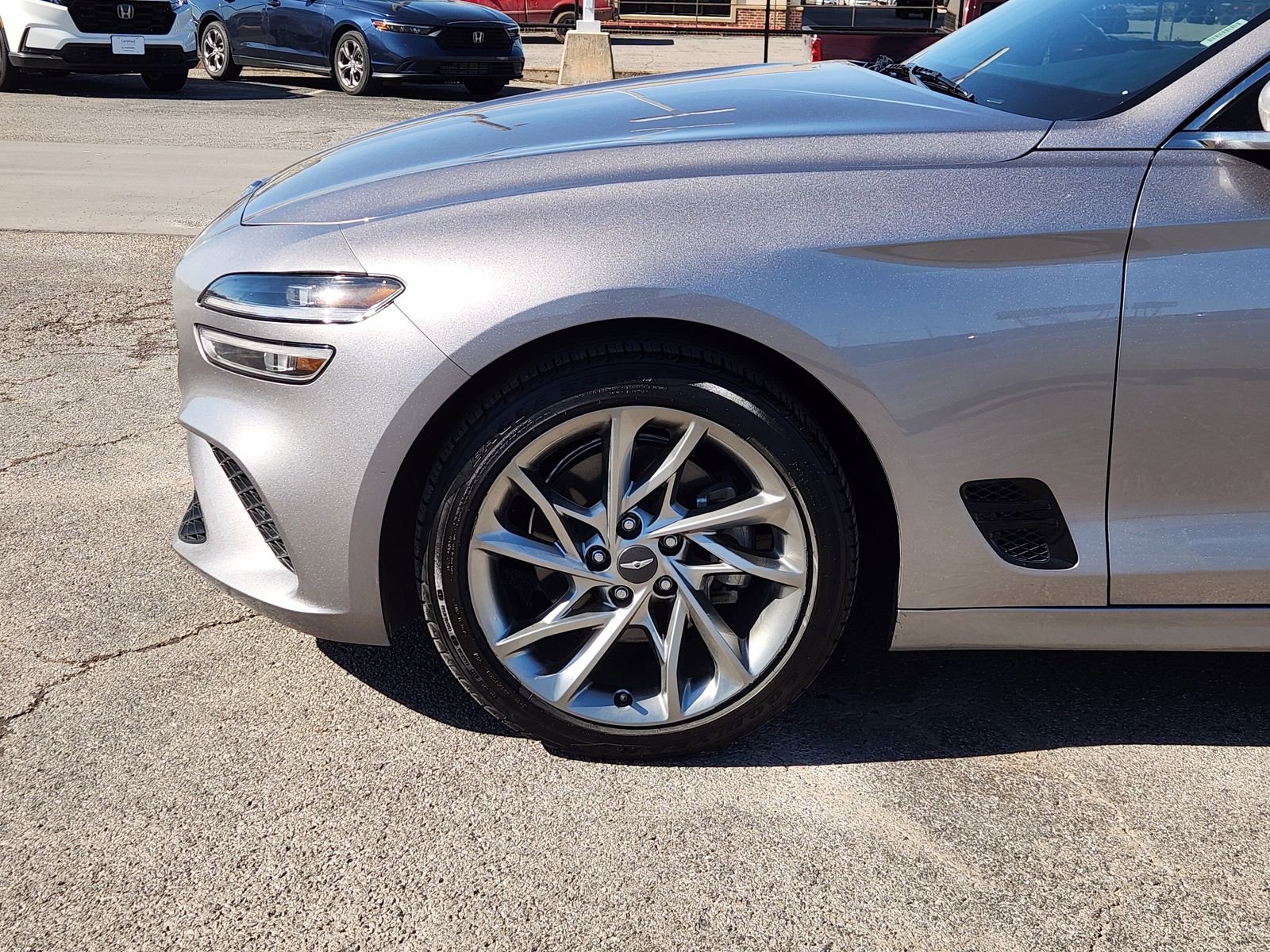 Used 2022 Genesis G70 2.0T image 9