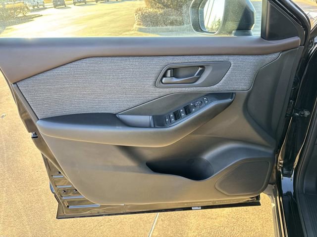 Used 2023 Nissan Rogue S image 23