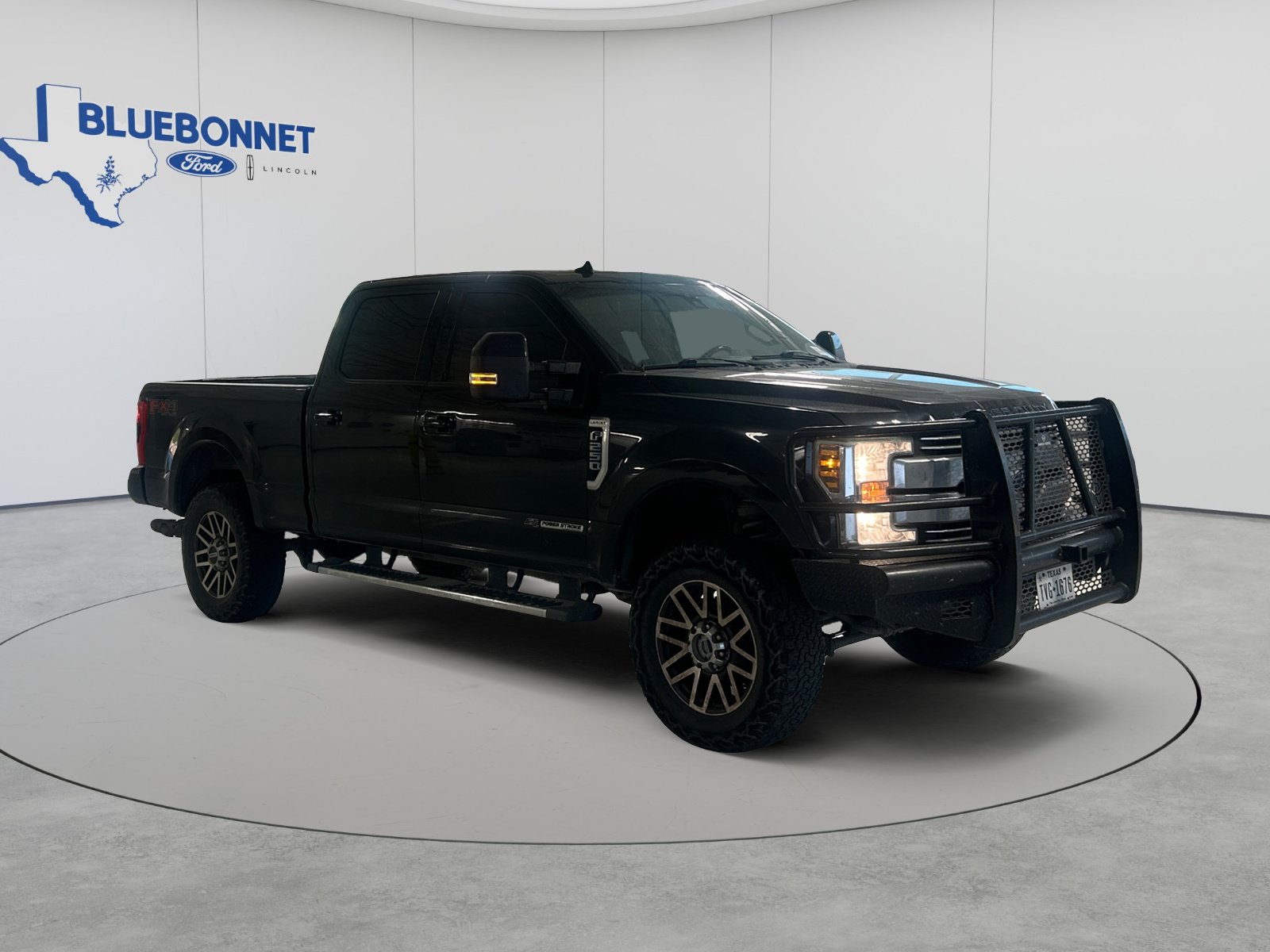 Used 2019 Ford F250 Lariat w/ Lariat Ultimate Package AWD/4WD image 2
