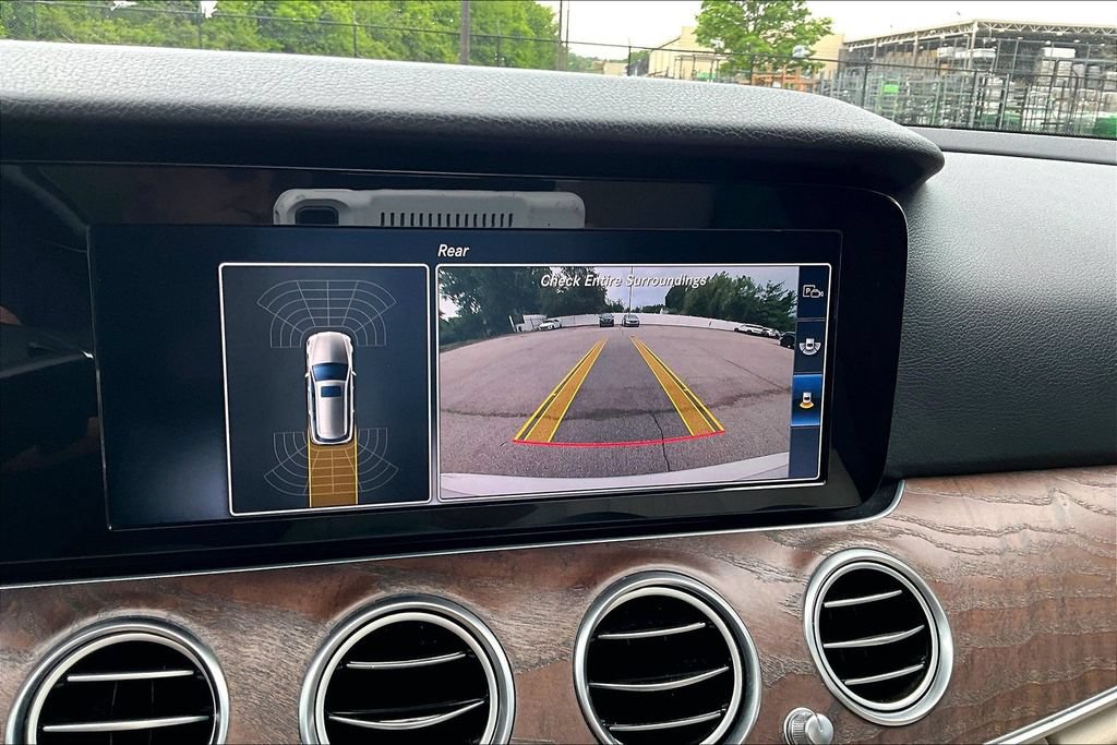 Used 2017 Mercedes-Benz E 400 4MATIC Wagon image 21
