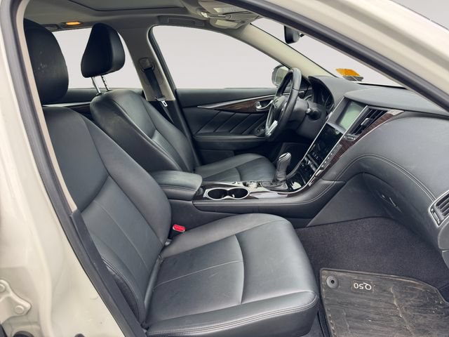 Used 2018 INFINITI Q50 Luxe w/ Essential Package (3.0T Luxe) AWD/4WD image 15