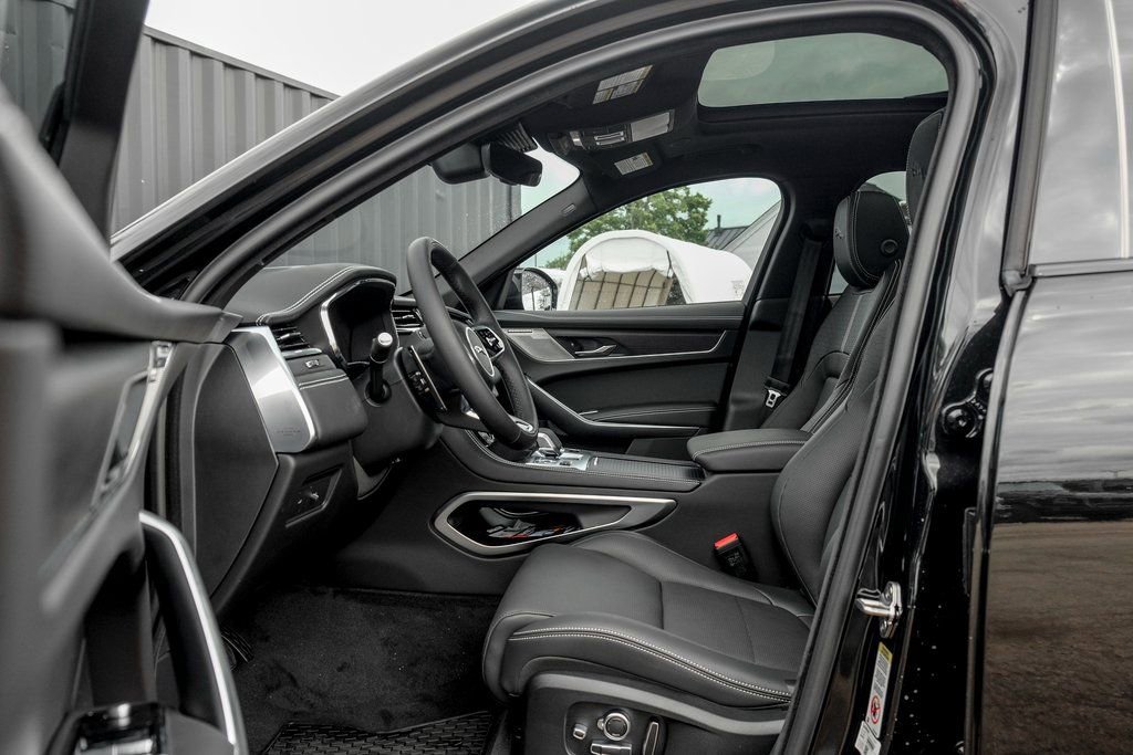 New 2026 Jaguar F-PACE R-Dynamic S image 10