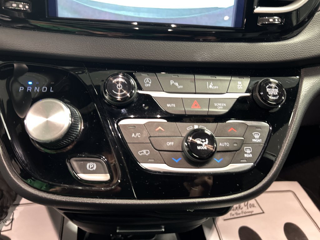 Used 2026 Chrysler Pacifica Select FWD image 19