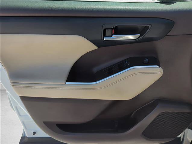 Used 2022 Toyota Highlander XLE image 7