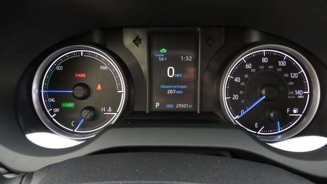 Used 2022 Toyota Venza LE image 25