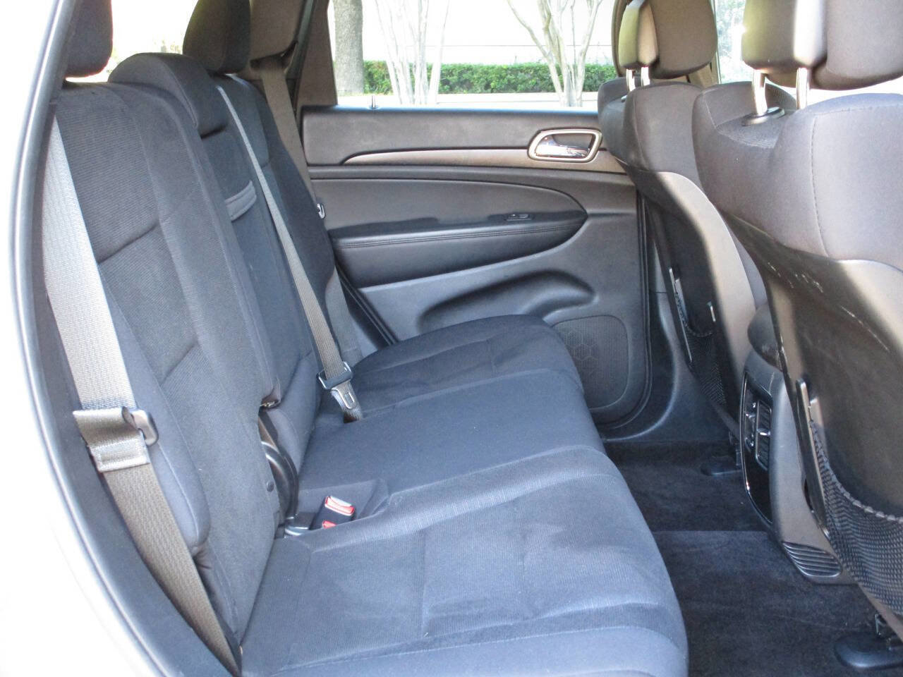 Used 2017 Jeep Grand Cherokee Laredo RWD image 13