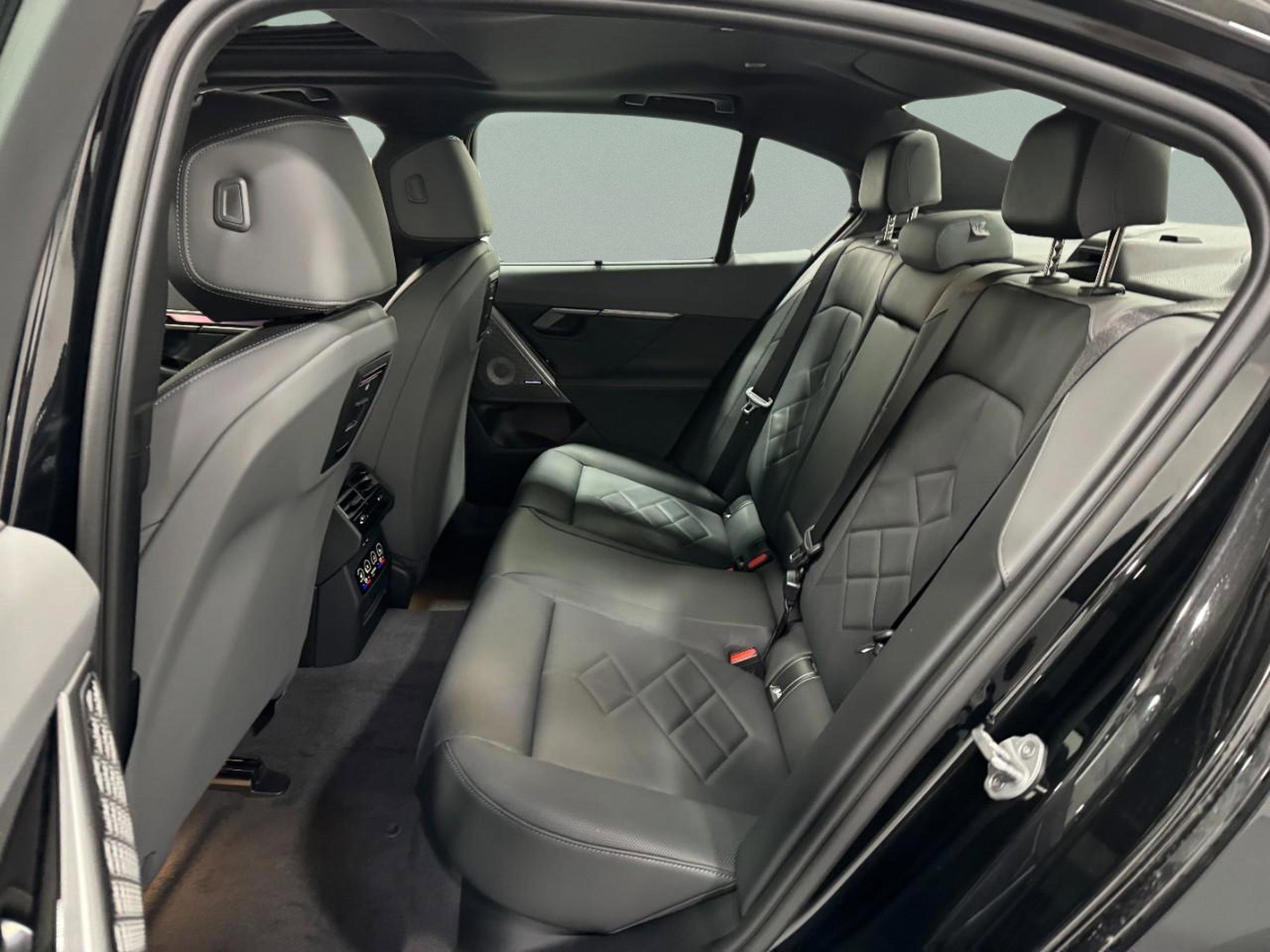 New 2026 BMW 540i xDrive w/ M Sport Package image 10