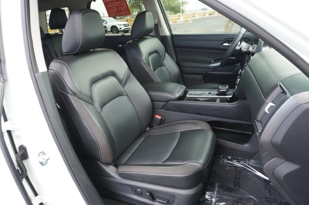 Certified 2024 Nissan Pathfinder SL FWD image 13